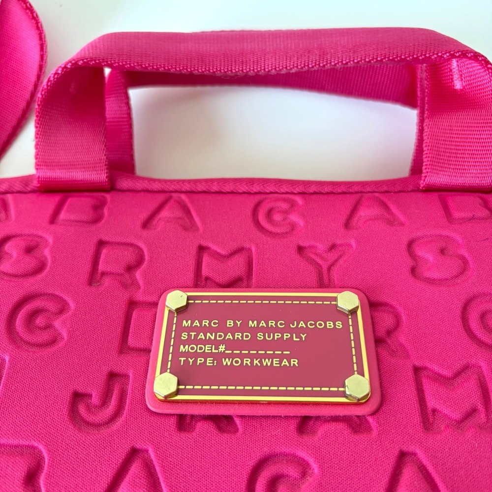 Marc by Marc Jacobs Jumbled Logo Neoprene Laptop Bag Hot Pink Gold Hardware - Picture 4 of 11